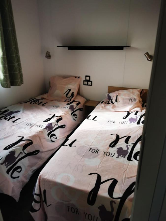 Mobil Home Neuf Camping L Ile Dor Plage St Raphael Avec Piscine Saint-Raphael (Var) Exterior foto